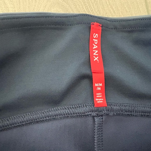 NWT Spanx Faux Leather Patent Leather Leggings in Dark Navy - Picture 5 of 9